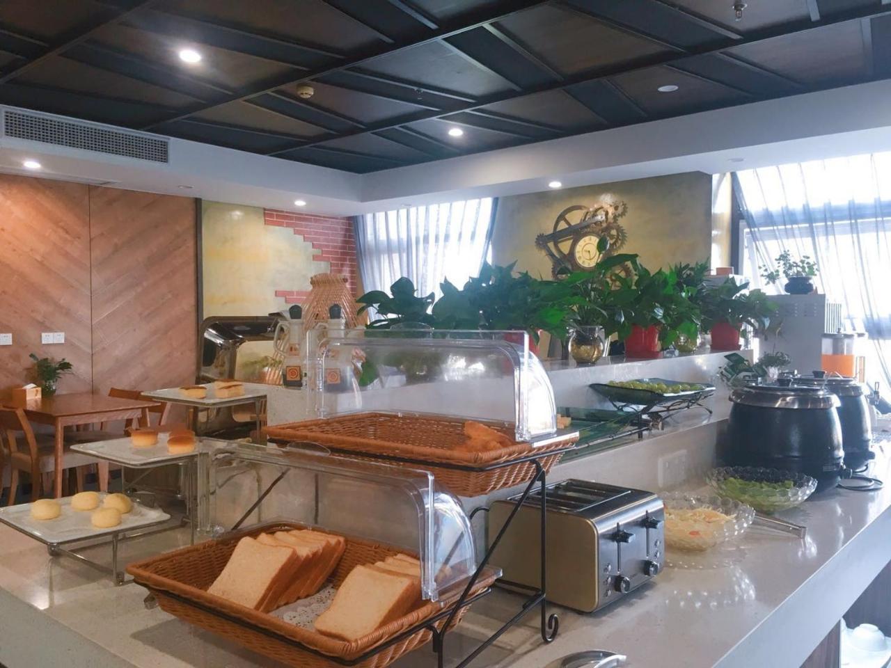 Nostalgia Hotel Near Tianjin Polar Ocean Word- Tianjin Fonte Joy World, 10 Minutes Drive Away From Tianjin Tanggu High-Speed Railway Station, Free Ice-Cream, Mineral Water, Snacks And Laundry Service, English Communication Well Esterno foto