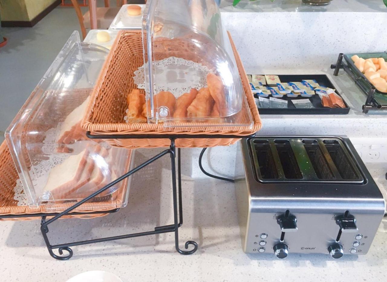 Nostalgia Hotel Near Tianjin Polar Ocean Word- Tianjin Fonte Joy World, 10 Minutes Drive Away From Tianjin Tanggu High-Speed Railway Station, Free Ice-Cream, Mineral Water, Snacks And Laundry Service, English Communication Well Esterno foto
